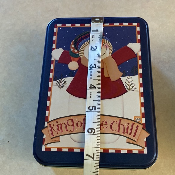 Like new. Cute Holiday tins to hold all your goodies! - Picture 3 of 9